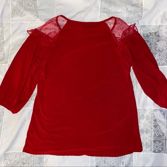 EMMA & OLIVE Red top. Size medium NWT - Picture 2 of 5